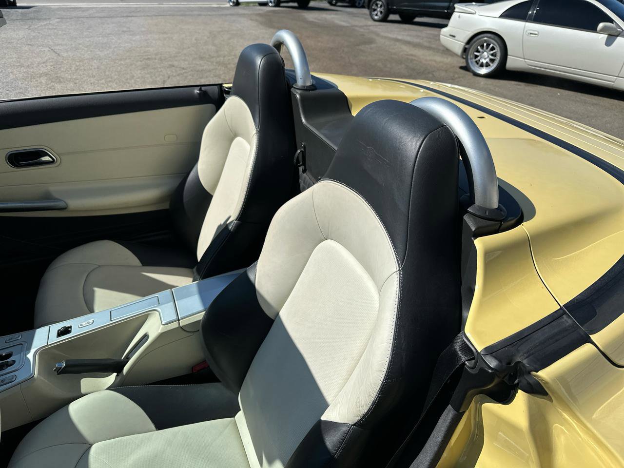 Used 2005 Chrysler Crossfire Limited RWD image 9