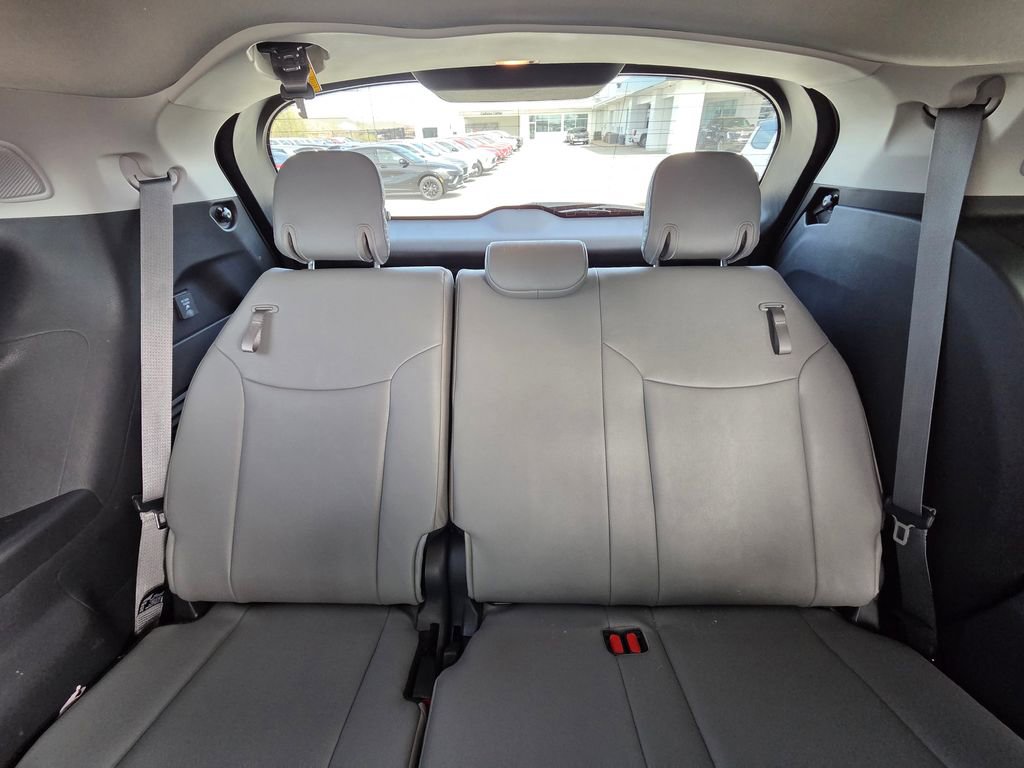 Used 2025 Toyota Sienna XLE w/ XLE Plus Package image 26