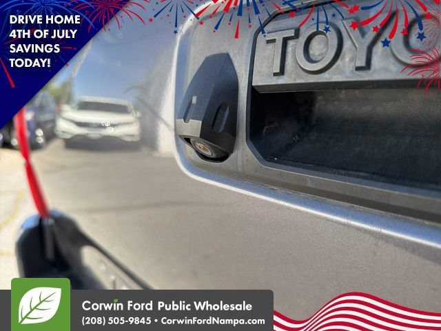 Used 2017 Toyota Tacoma TRD Off-Road w/ Premium & Technology Package AWD/4WD image 11