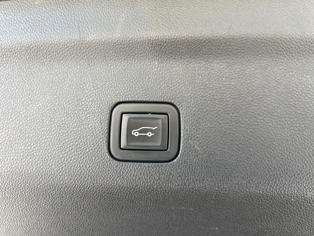 Used 2023 Chevrolet Suburban LT image 45