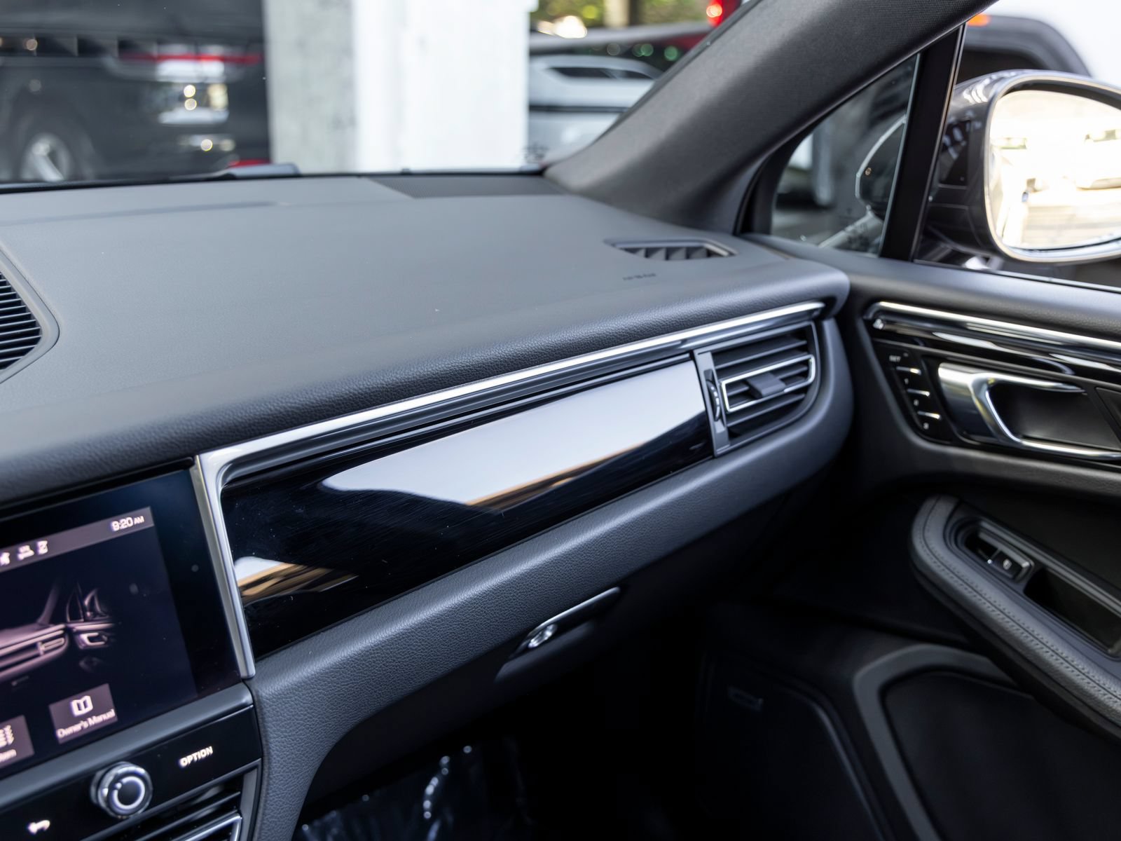 Certified 2026 Porsche Macan AWD/4WD image 43