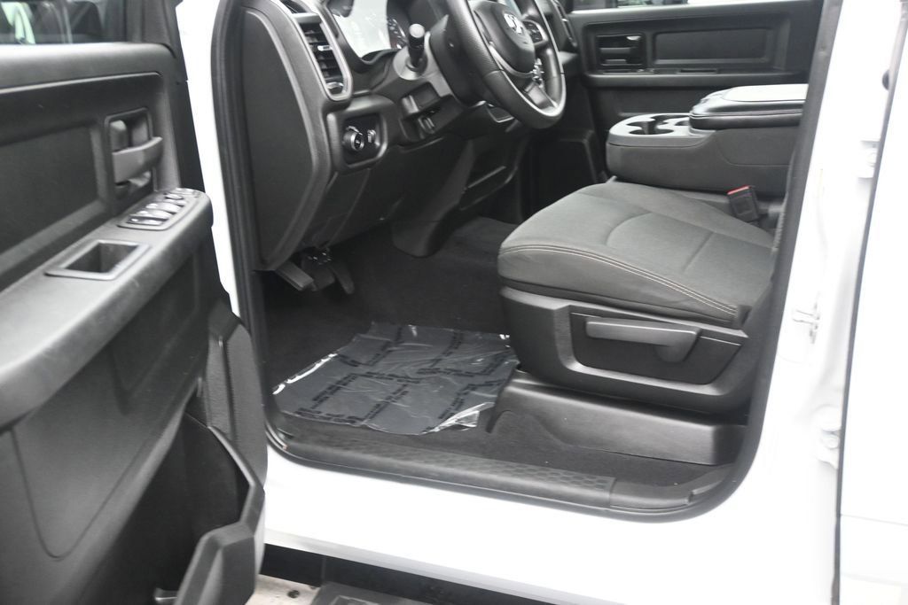 Used 2024 RAM 2500 Tradesman w/ Chrome Appearance Group AWD/4WD image 11