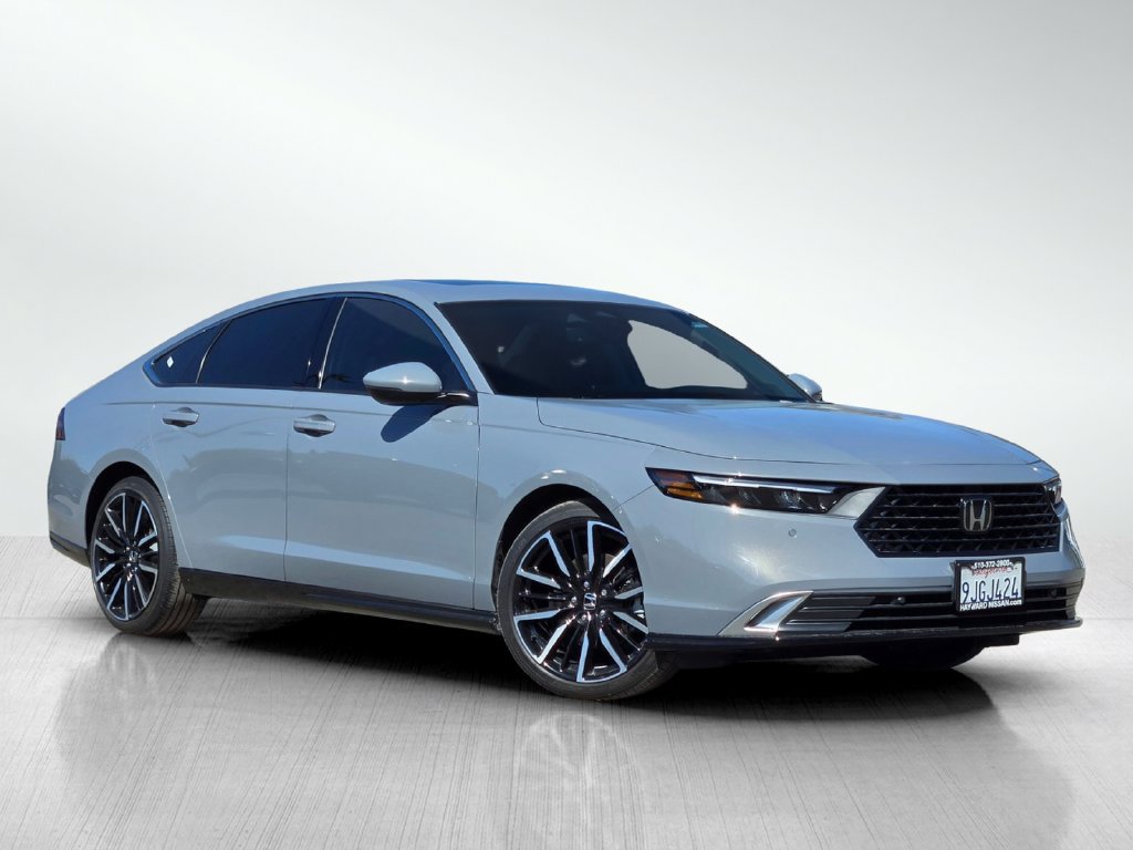 Used 2023 Honda Accord Touring image 2