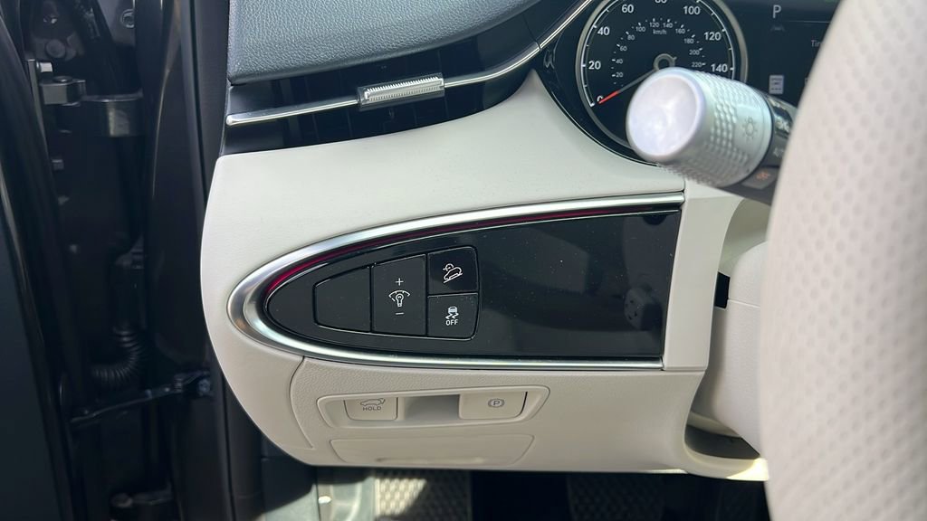 Used 2025 Genesis Electrified GV70 Advanced image 23