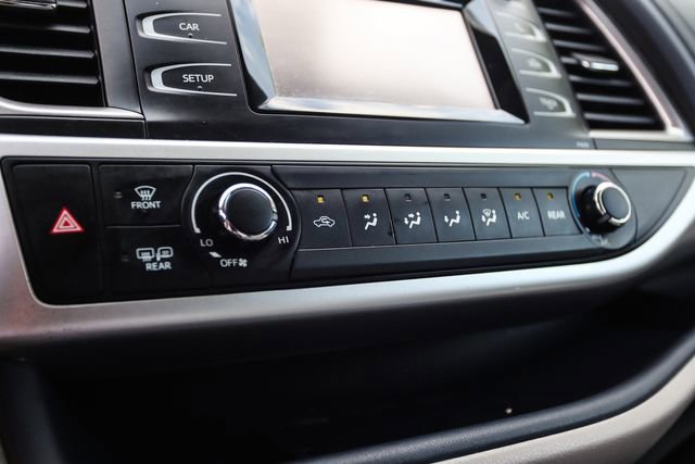 Used 2014 Toyota Highlander LE AWD/4WD image 20