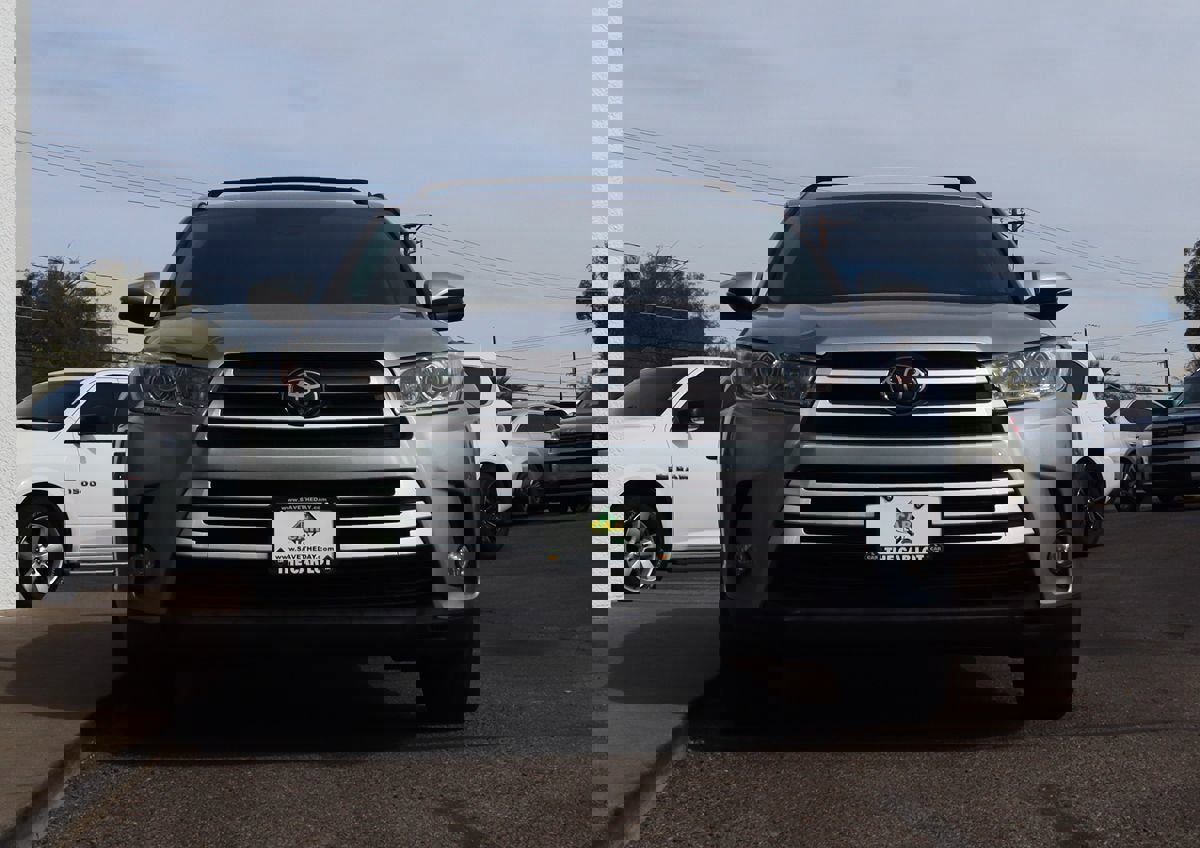 Used 2019 Toyota Highlander XLE image 17