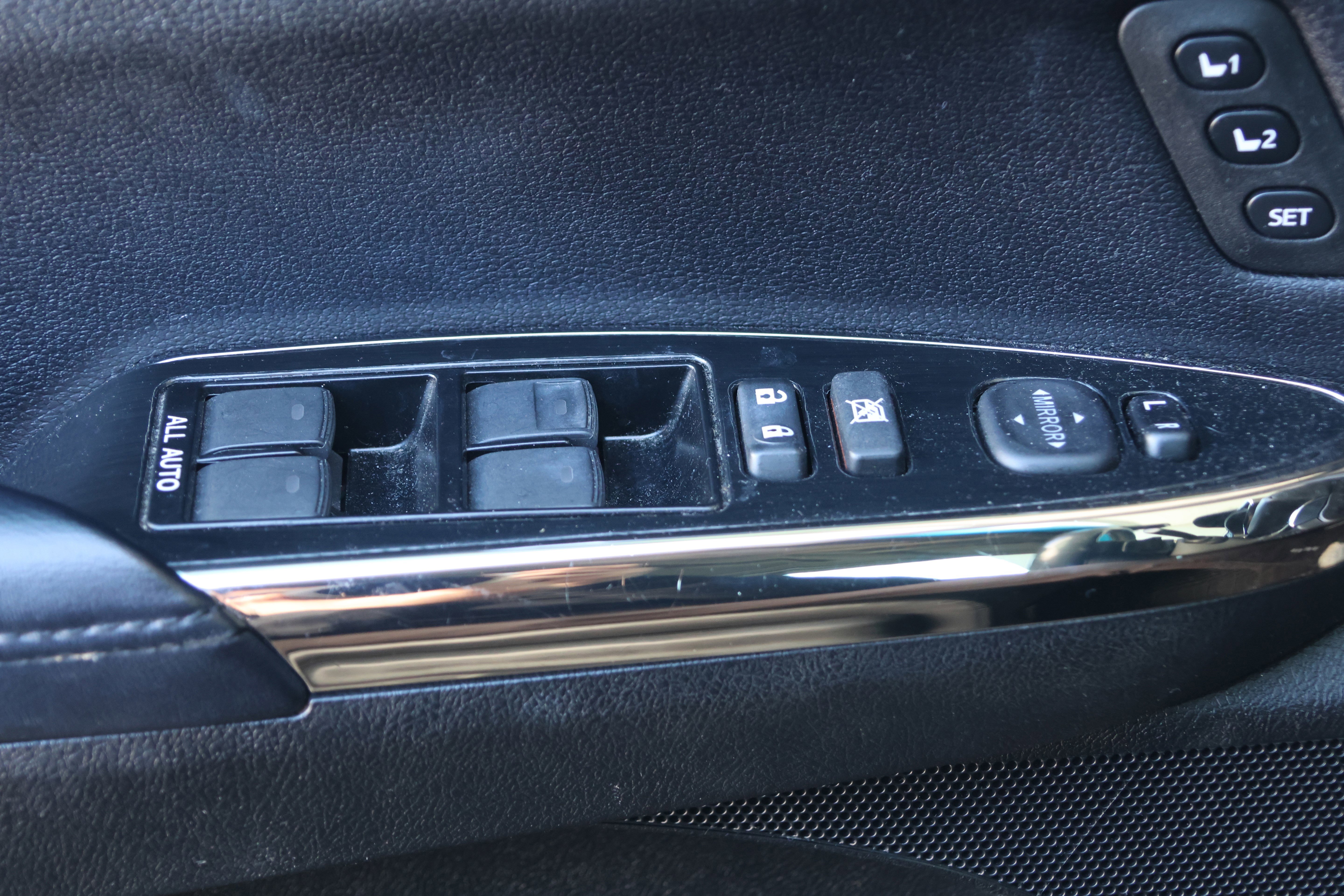 Used 2017 Toyota Avalon Limited image 14