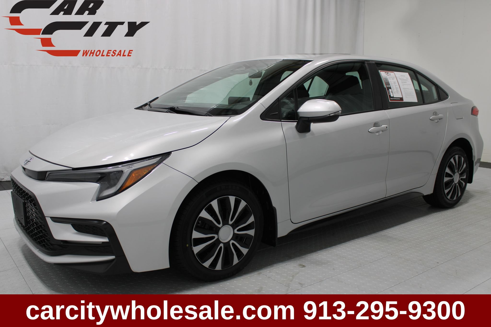 Used 2024 Toyota Corolla SE w/ SE Premium Package FWD image 1