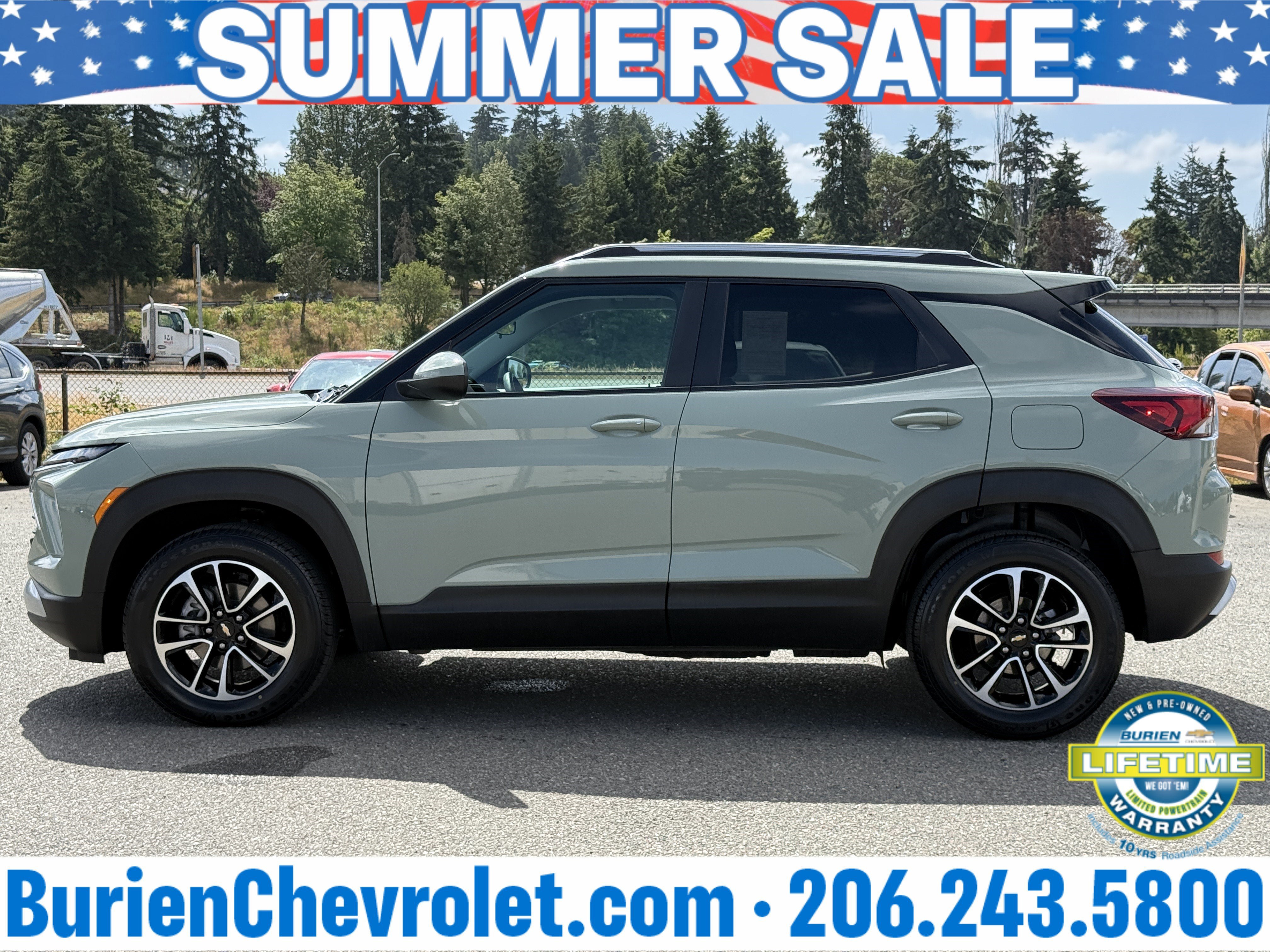 Used 2025 Chevrolet TrailBlazer LT AWD/4WD image 2