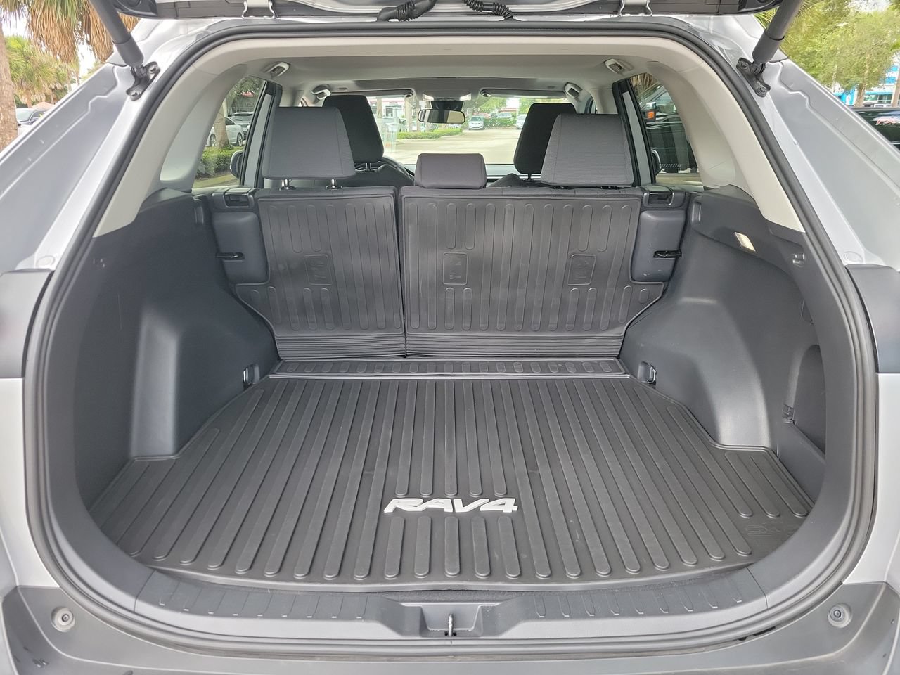 Used 2024 Toyota RAV4 XLE w/ Convenience Package FWD image 8