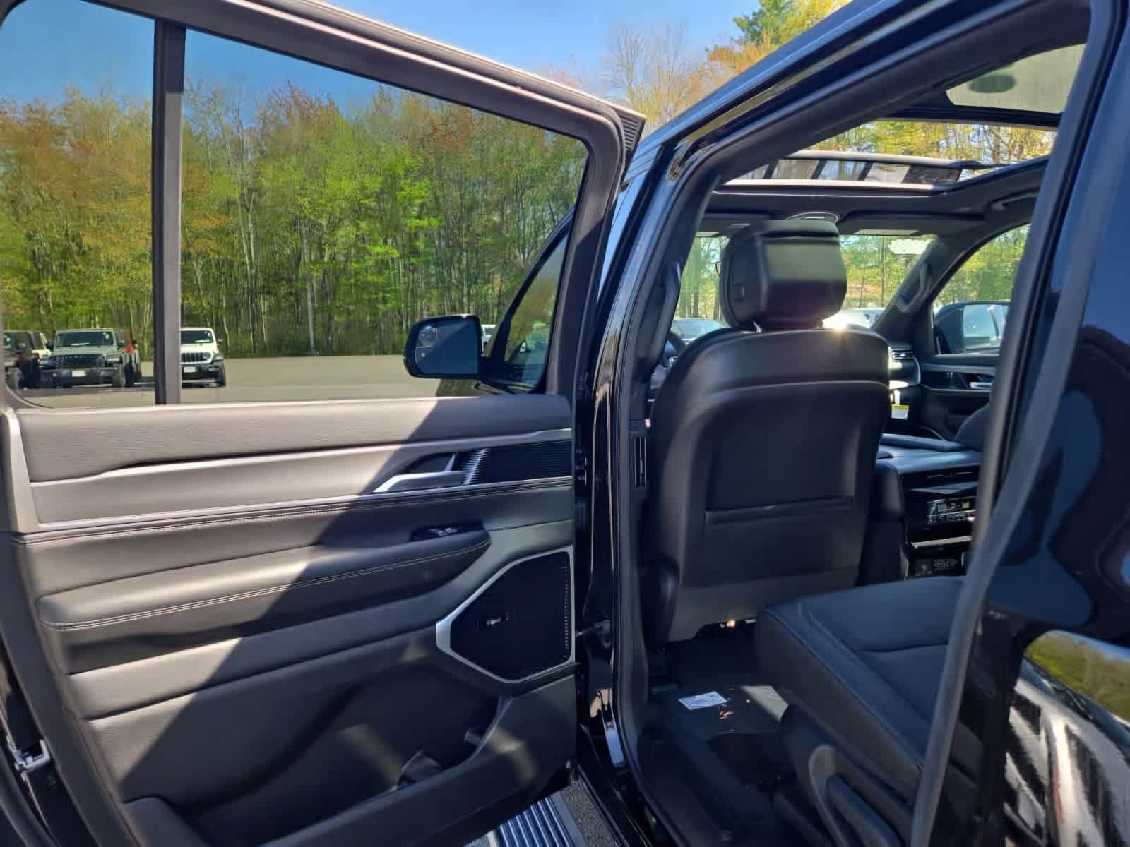 New 2026 Jeep Grand Wagoneer Limited w/ Premium Group II AWD/4WD image 23