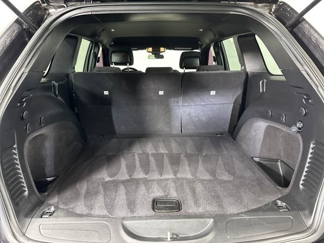 Used 2020 Jeep Grand Cherokee Laredo image 26