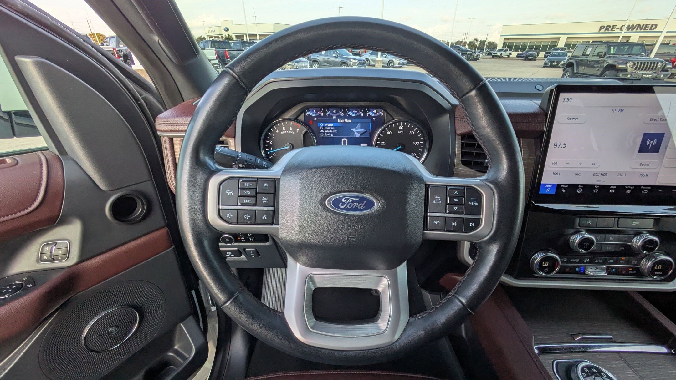 Used 2024 Ford Expedition Limited image 16