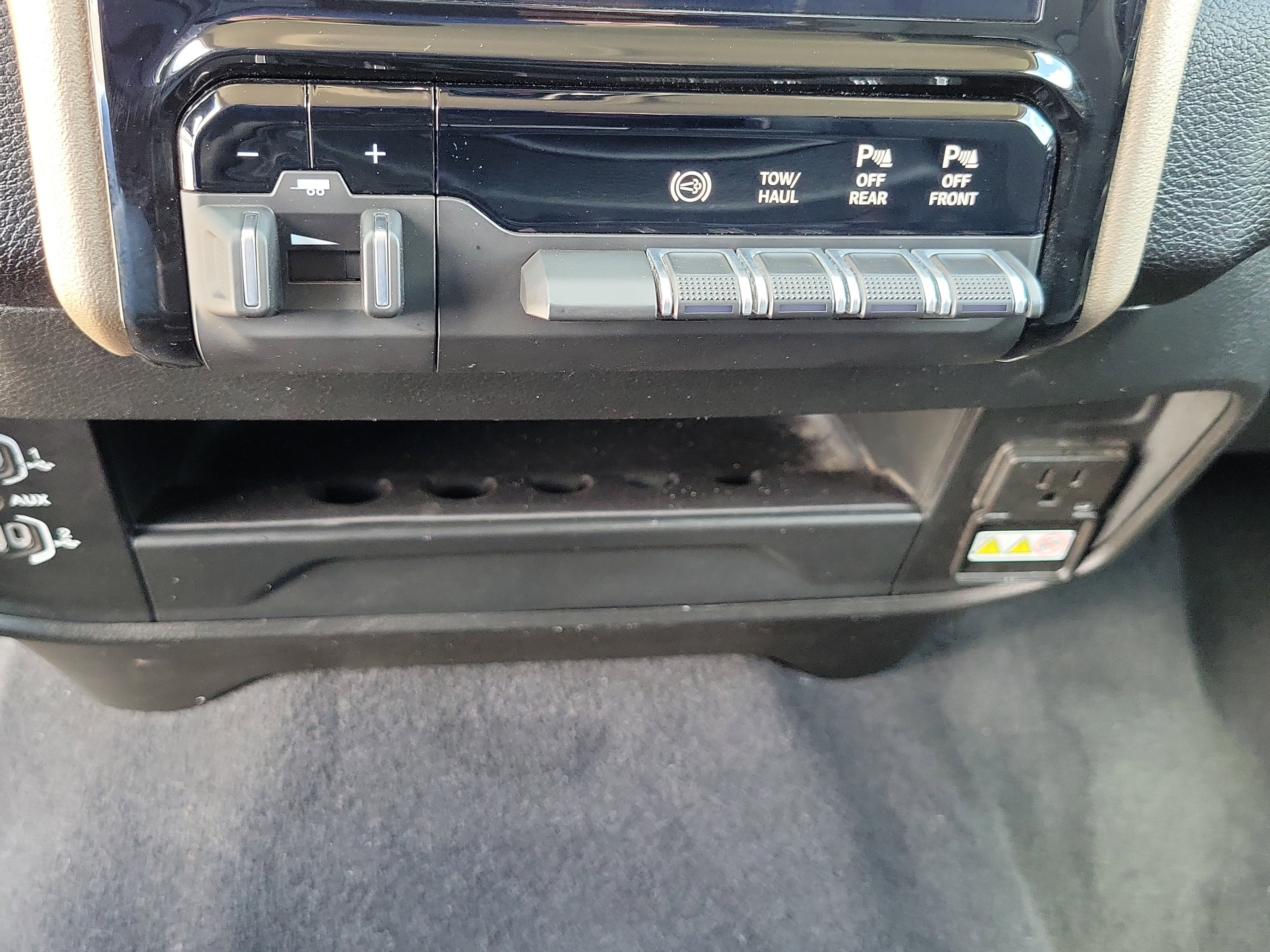 Used 2024 RAM 2500 Laramie AWD/4WD image 33