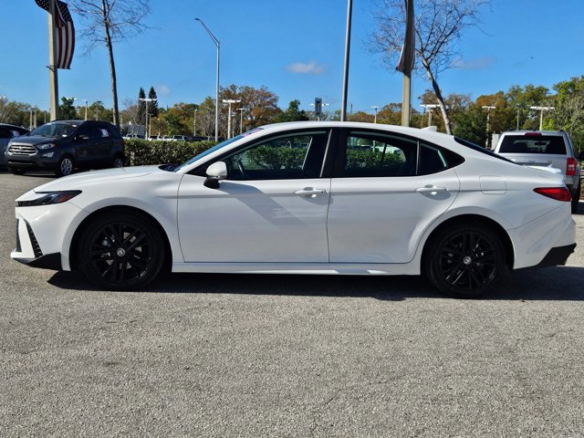 Used 2025 Toyota Camry SE w/ Convenience Package image 9