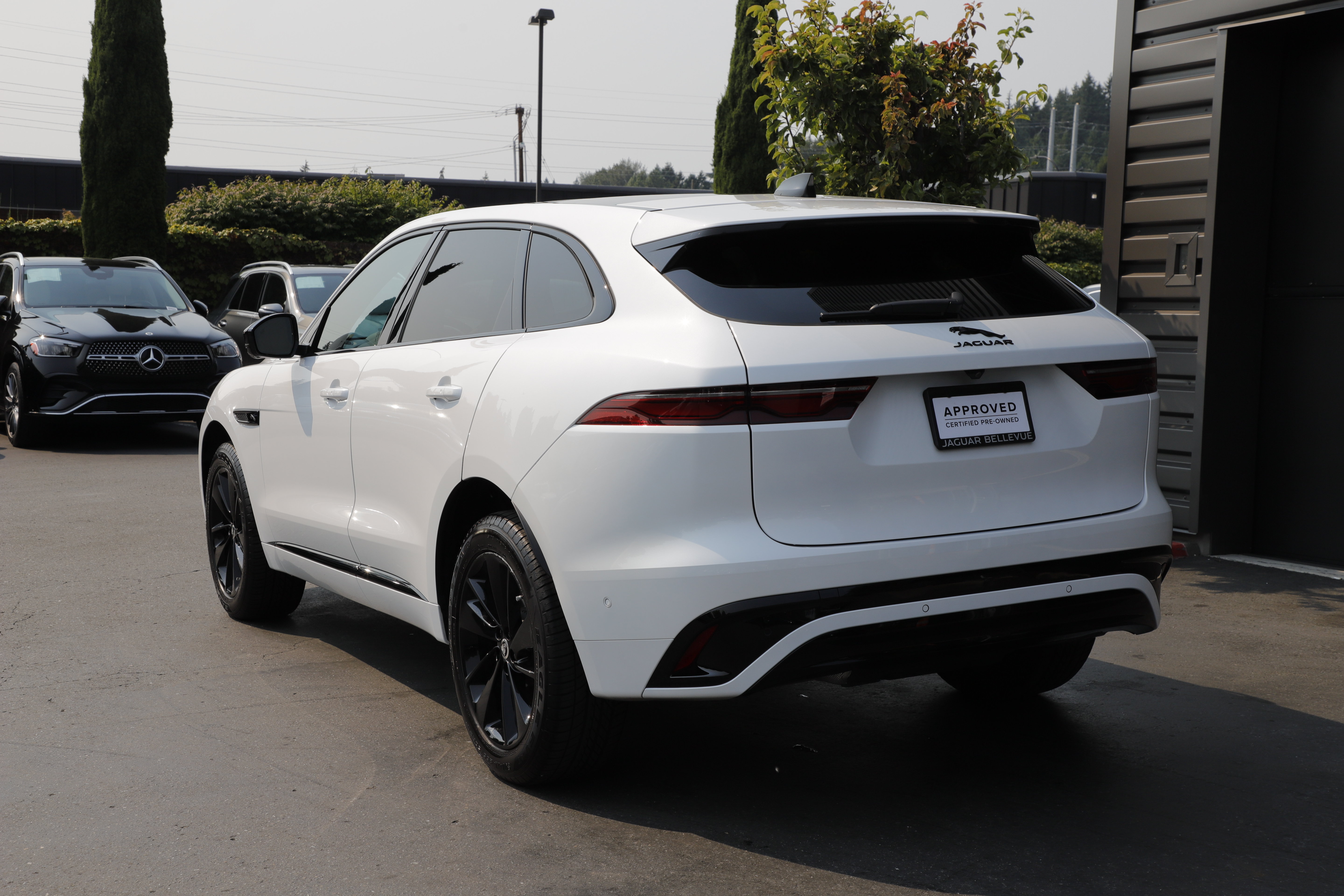 Certified 2025 Jaguar F-PACE R-Dynamic S AWD/4WD image 4