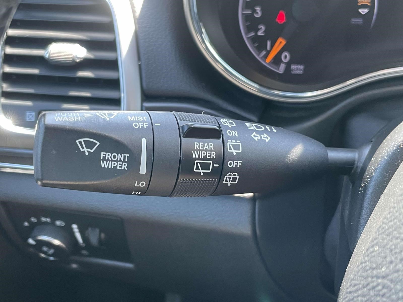 Used 2020 Jeep Grand Cherokee Limited RWD image 22
