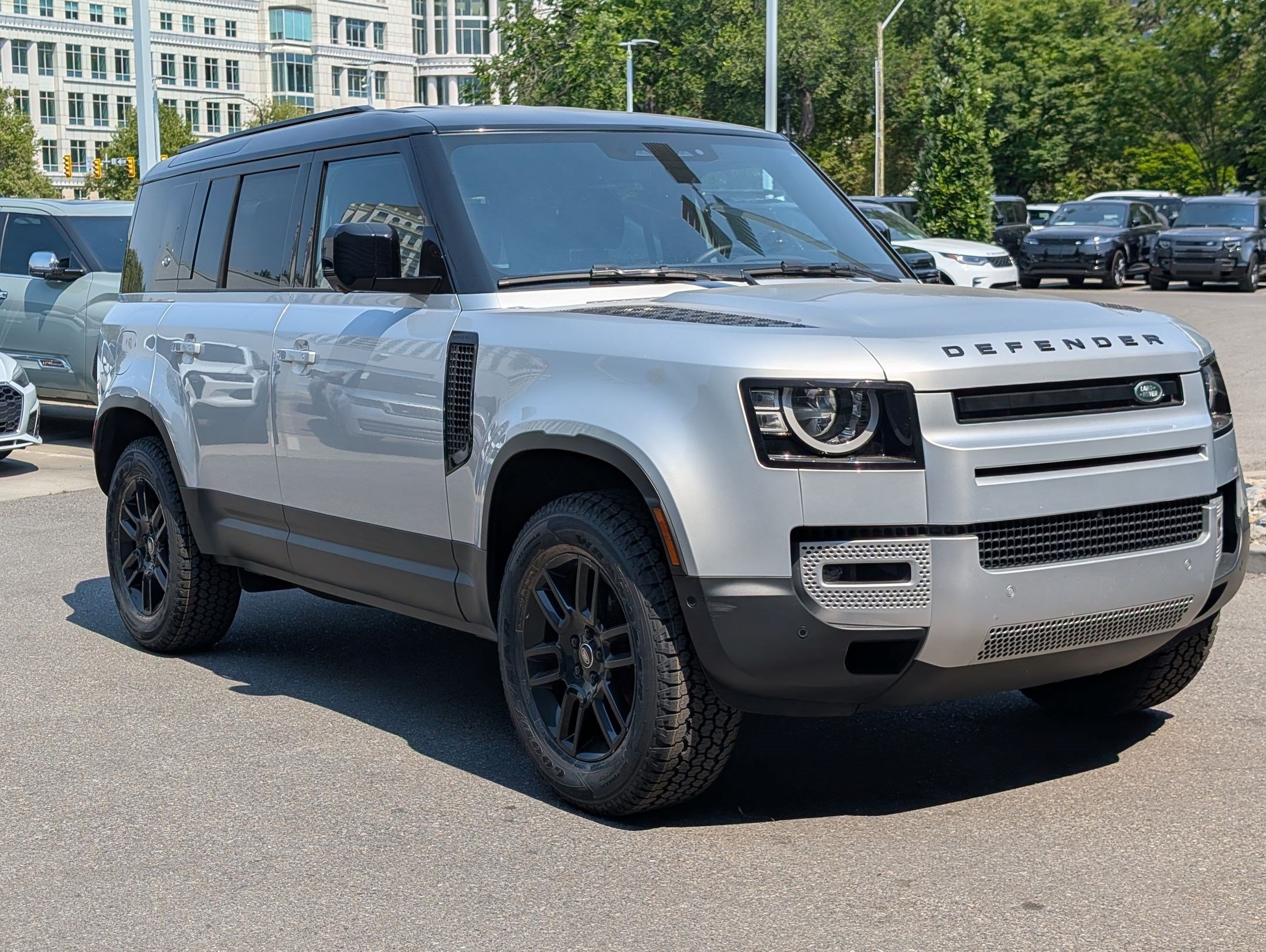 Used 2023 Land Rover Defender 110 S AWD/4WD image 3