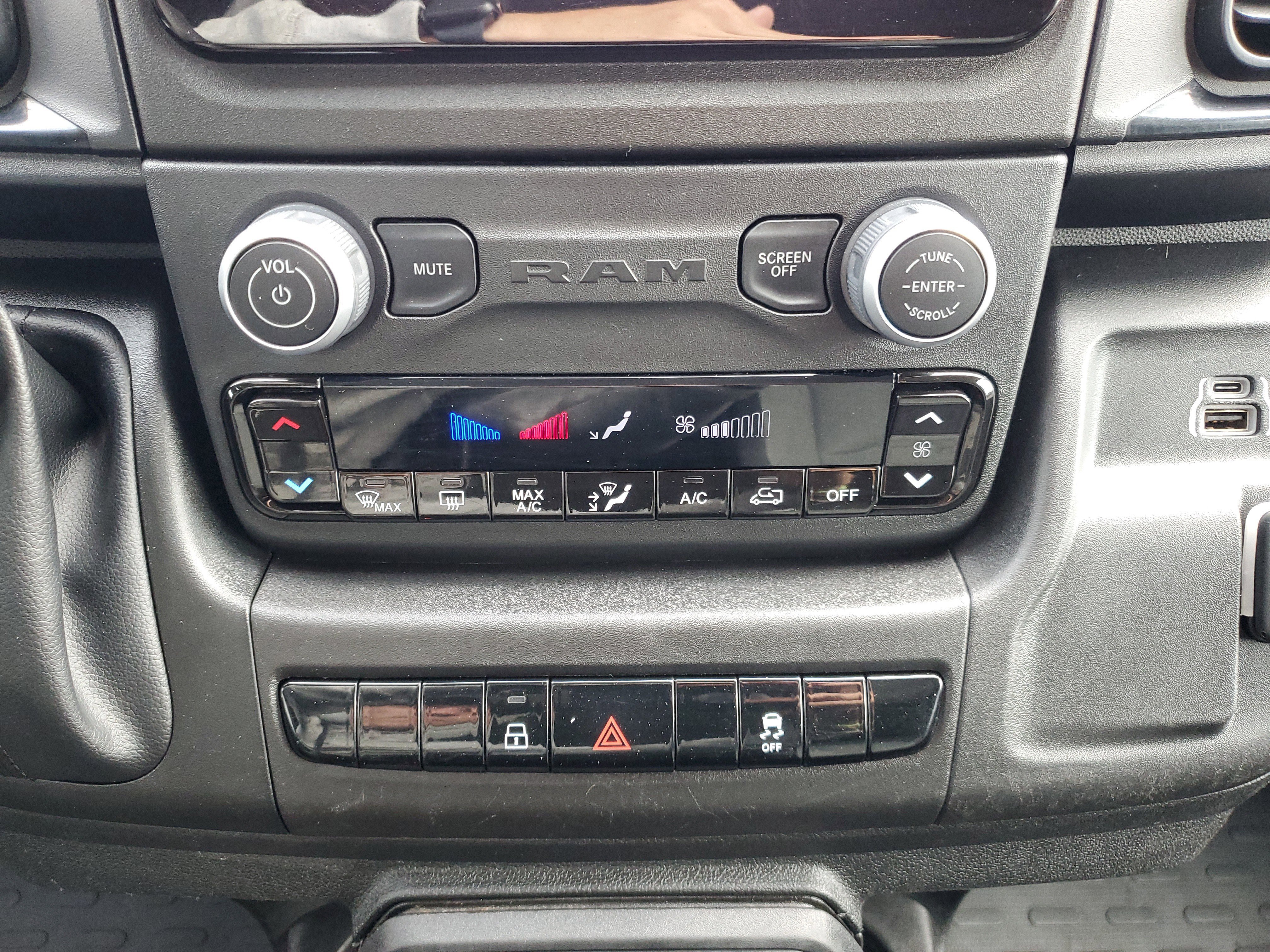 Used 2025 RAM ProMaster 2500 w/ Convenience Group image 33