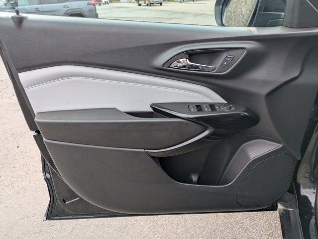 Used 2025 Chevrolet Trax LT image 11