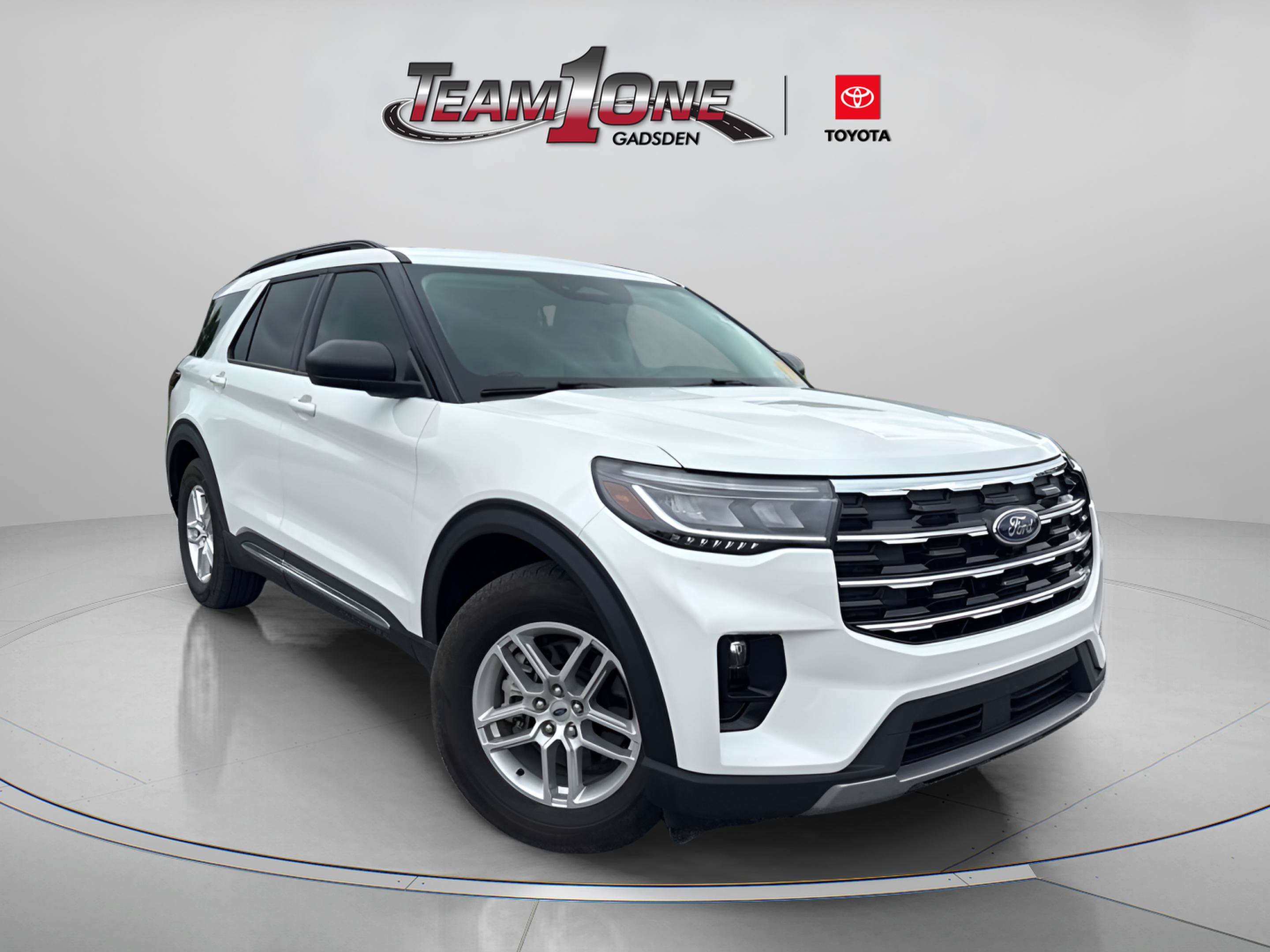 Used 2025 Ford Explorer Active w/ Active Comfort Package RWD image 1