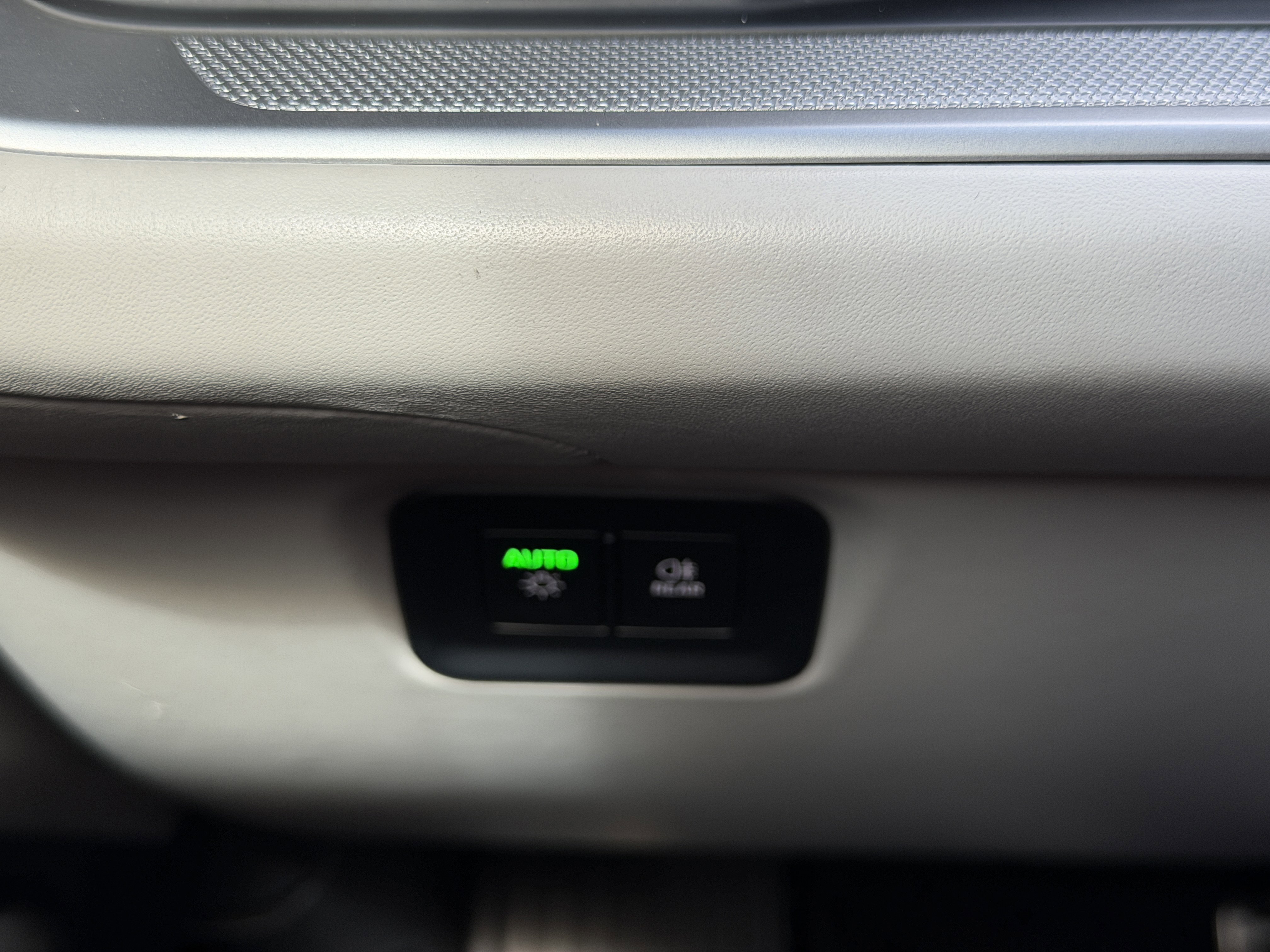 Certified 2024 Porsche Cayenne S image 34