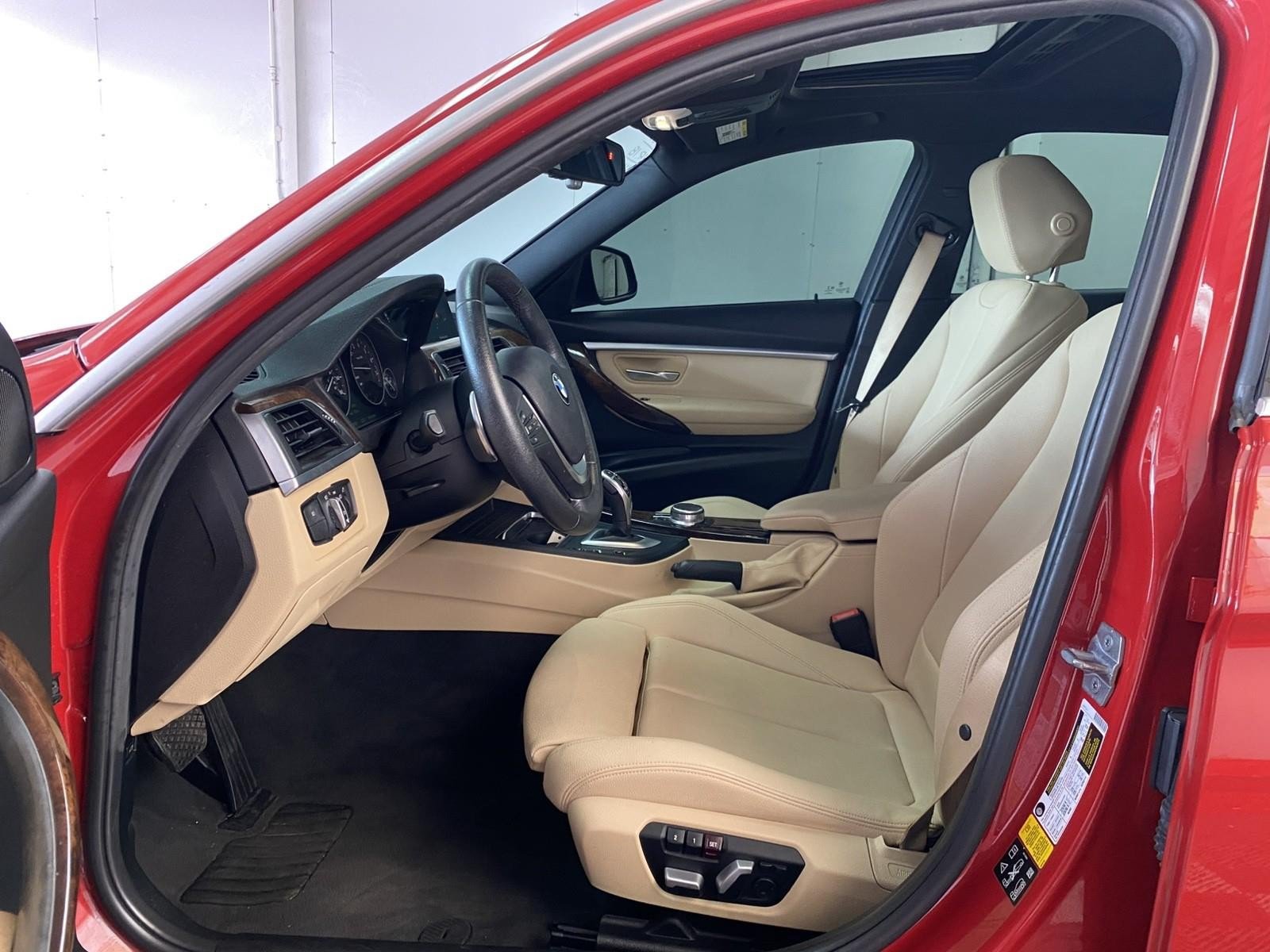 Used 2018 BMW 330i xDrive Sedan w/ Premium Package AWD/4WD image 21
