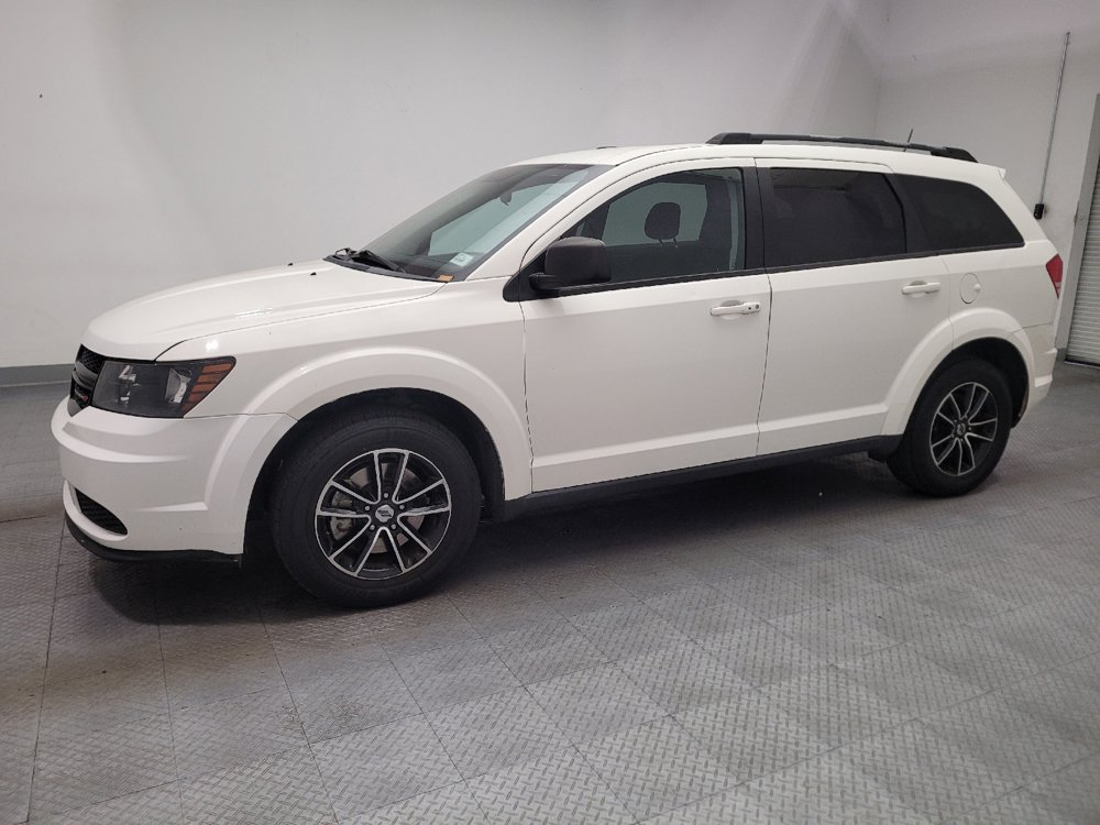Used 2018 Dodge Journey SE w/ Connectivity Group FWD image 2