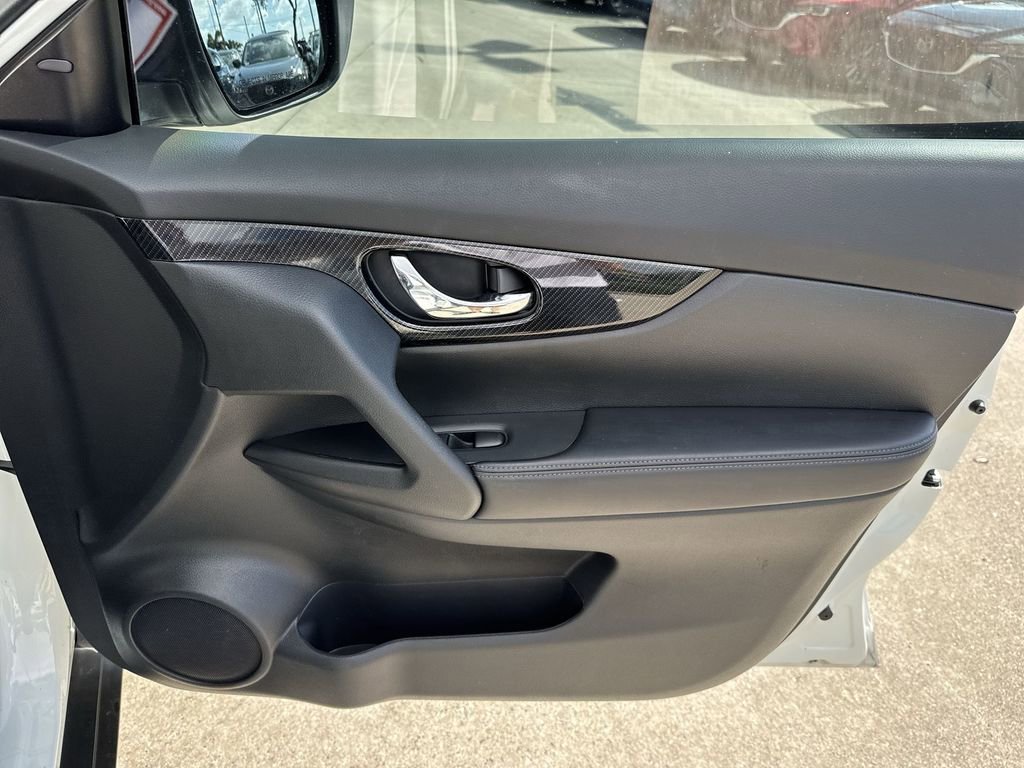 Used 2020 Nissan Rogue SL w/ Premium Package image 43