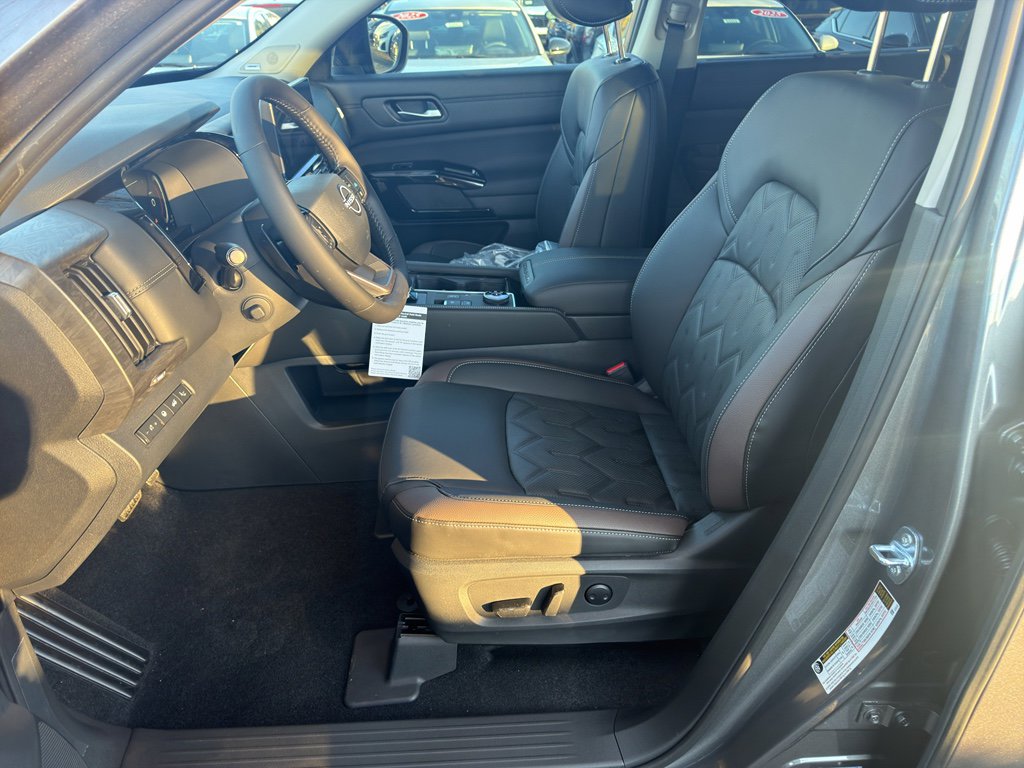New 2026 Nissan Pathfinder Platinum image 16
