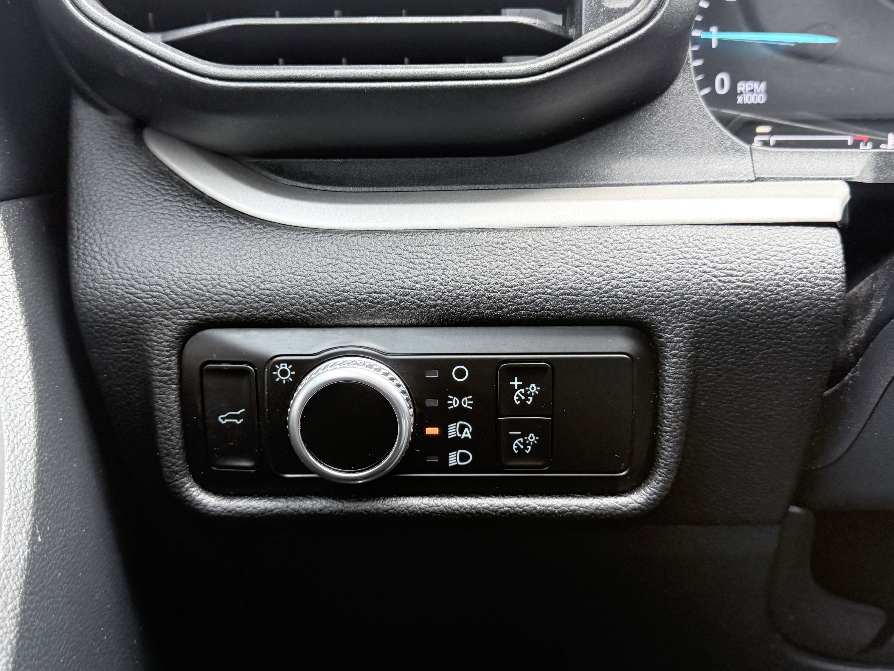 Used 2022 Ford Explorer XLT image 74