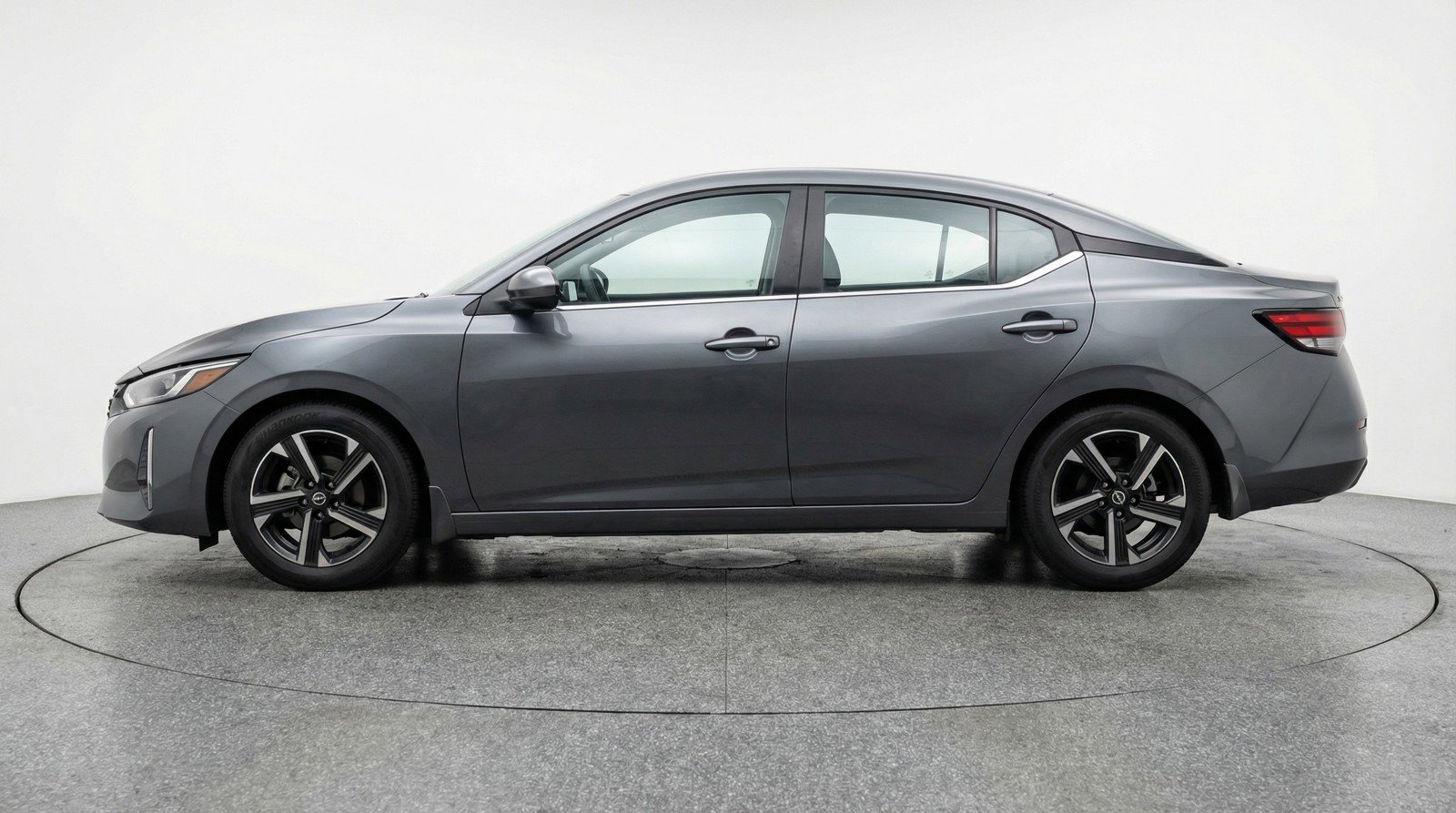Used 2025 Nissan Sentra SV image 5