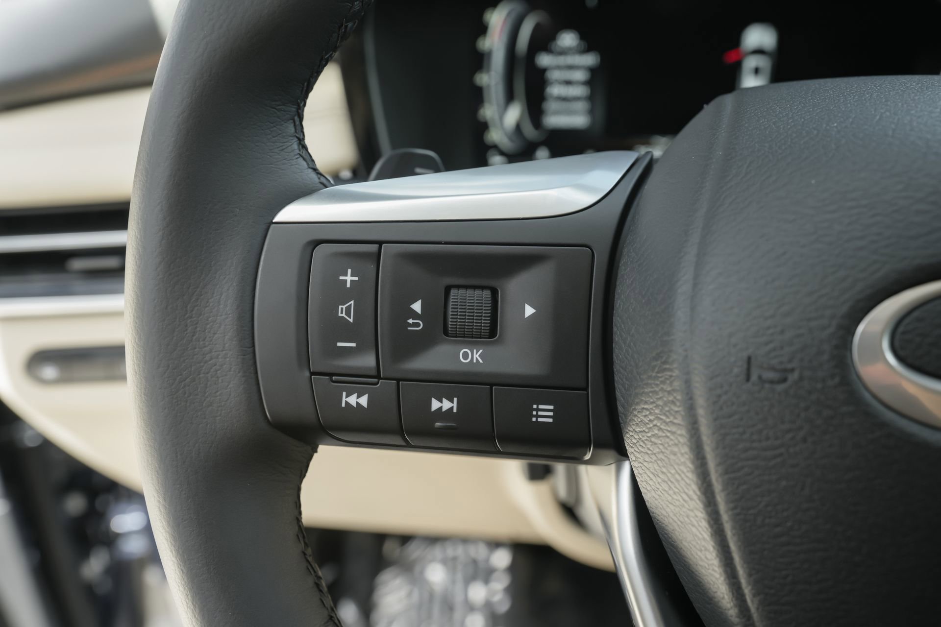 Used 2025 INFINITI QX60 Luxe w/ Vision Package image 15