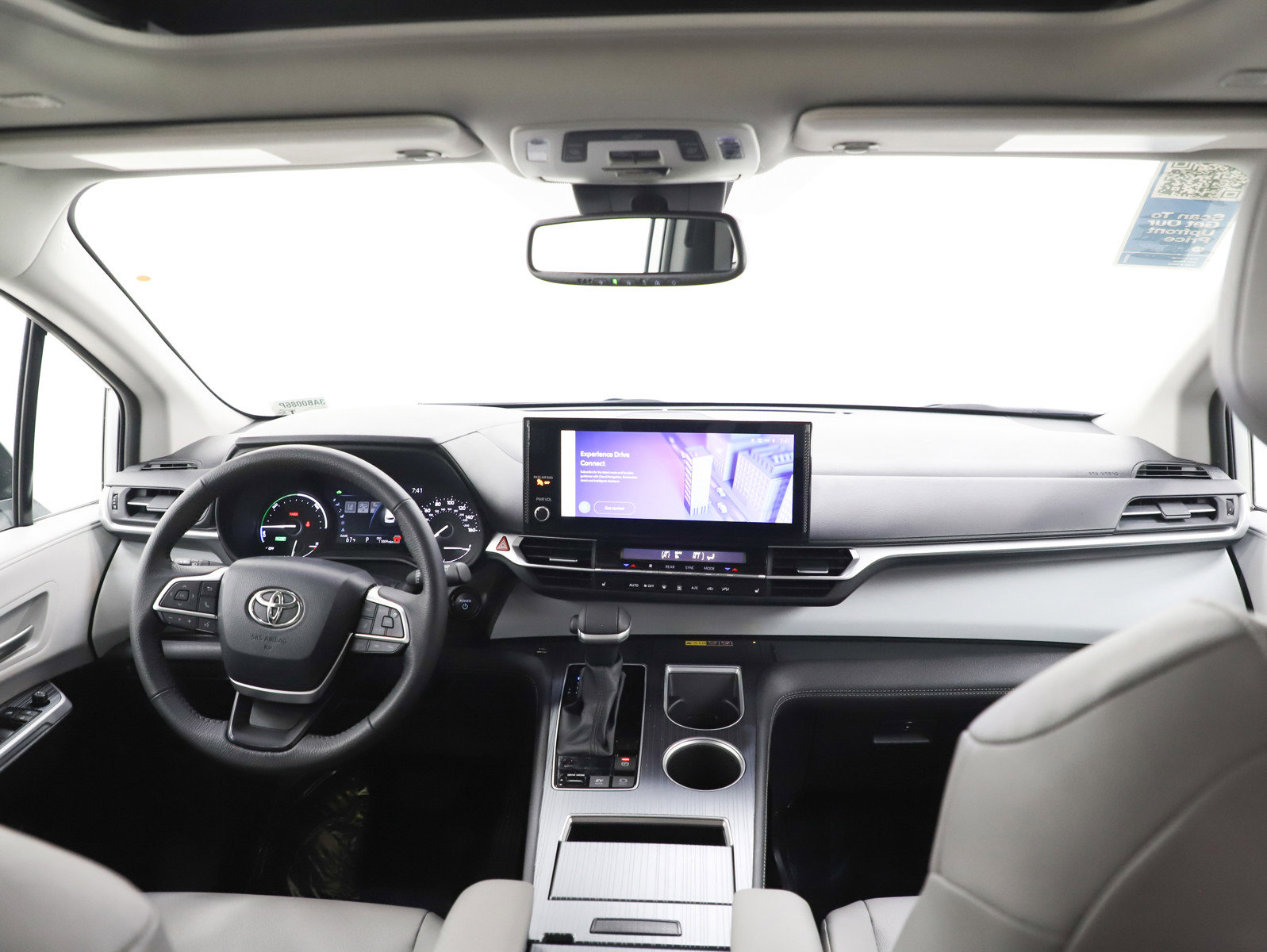 Used 2025 Toyota Sienna XLE image 14