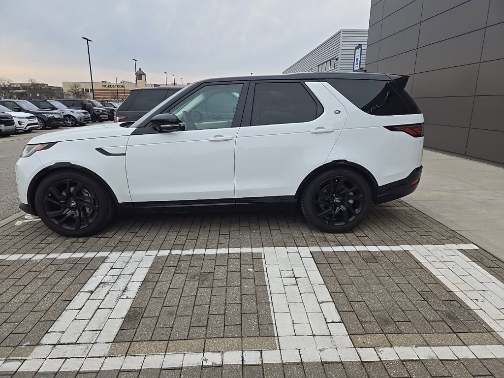 Used 2025 Land Rover Discovery Dynamic SE image 8