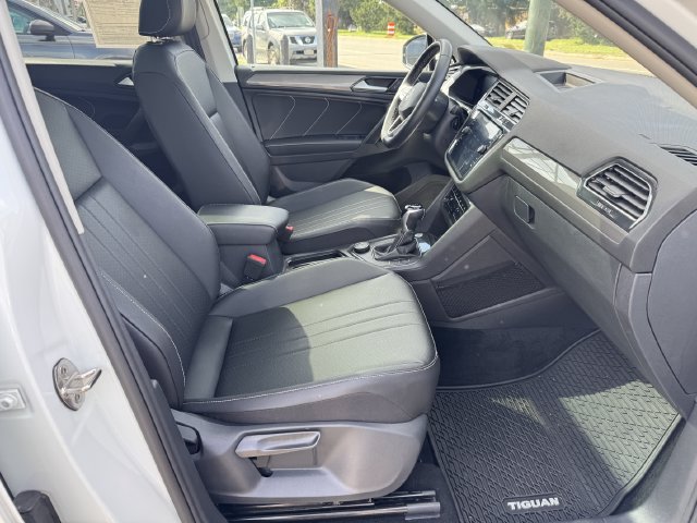 Used 2023 Volkswagen Tiguan SE w/ Panoramic Sunroof Package AWD/4WD image 31