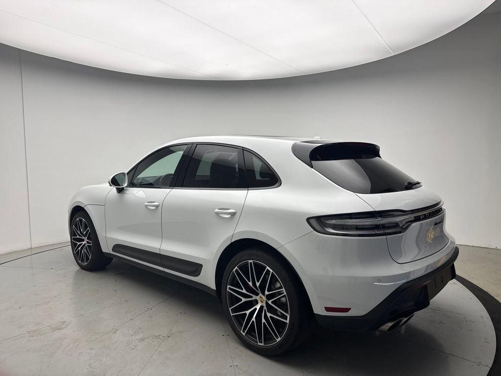 Certified 2022 Porsche Macan S AWD/4WD image 3