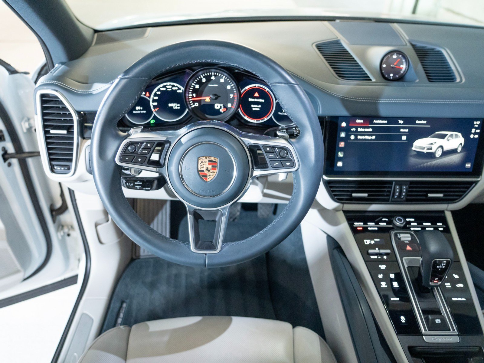 Certified 2023 Porsche Cayenne AWD/4WD image 26