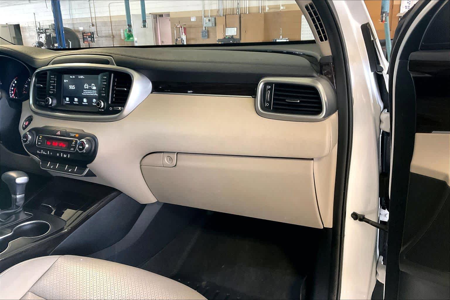Used 2020 Kia Sorento EX FWD image 17