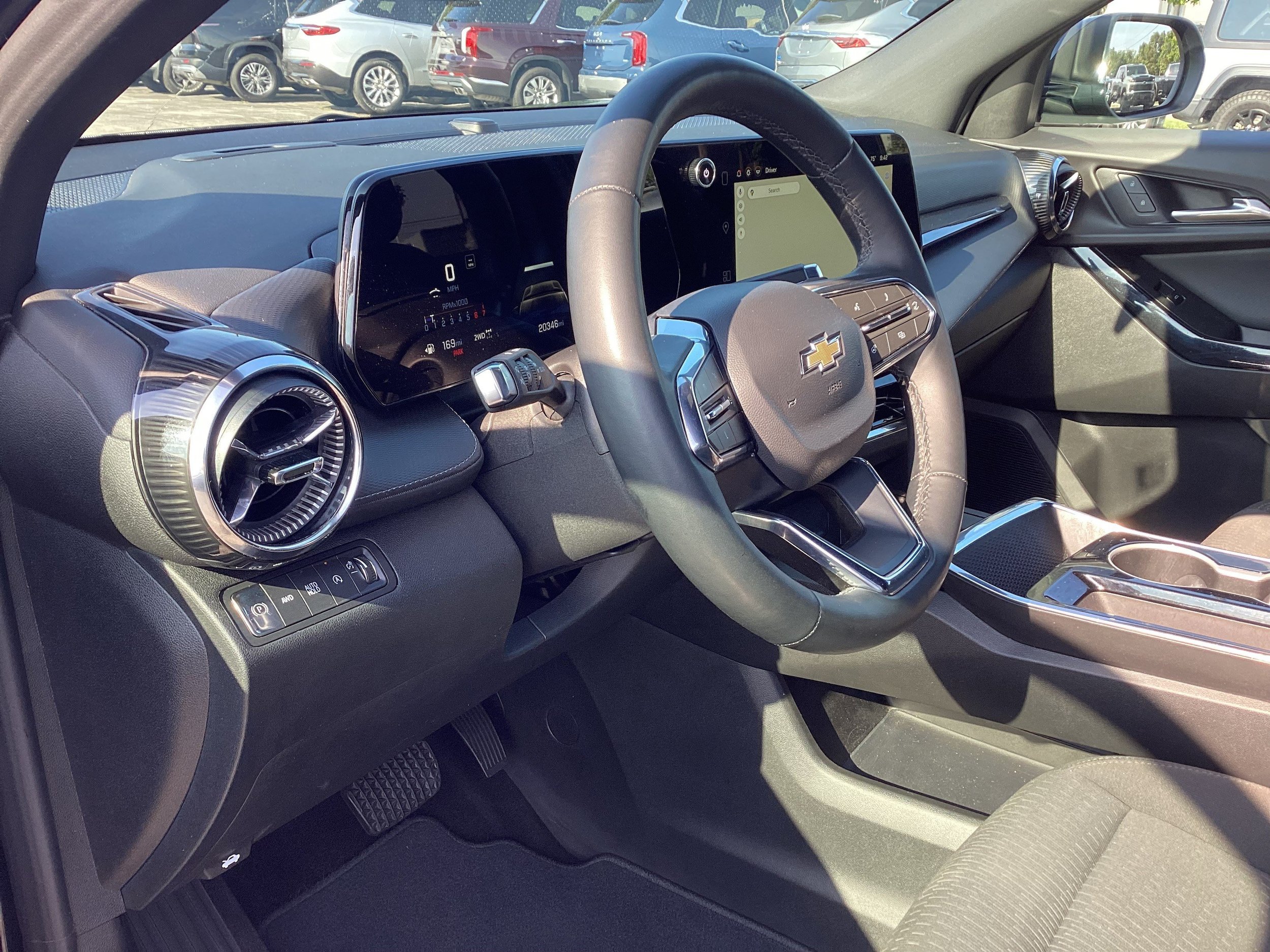 Used 2025 Chevrolet Equinox LT AWD/4WD image 11