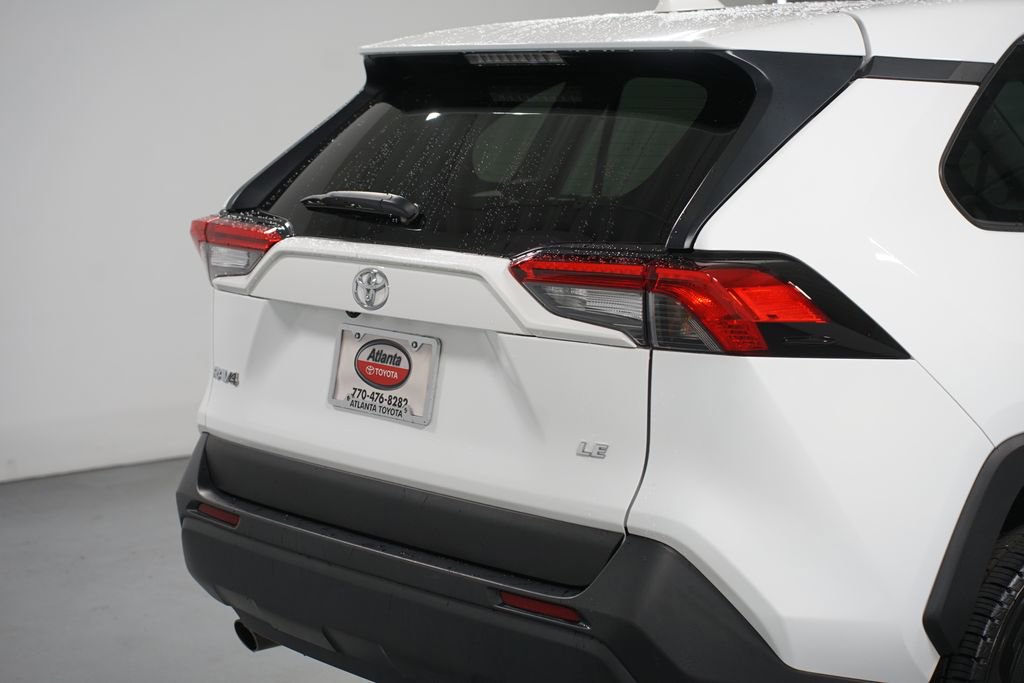 Used 2022 Toyota RAV4 LE image 9