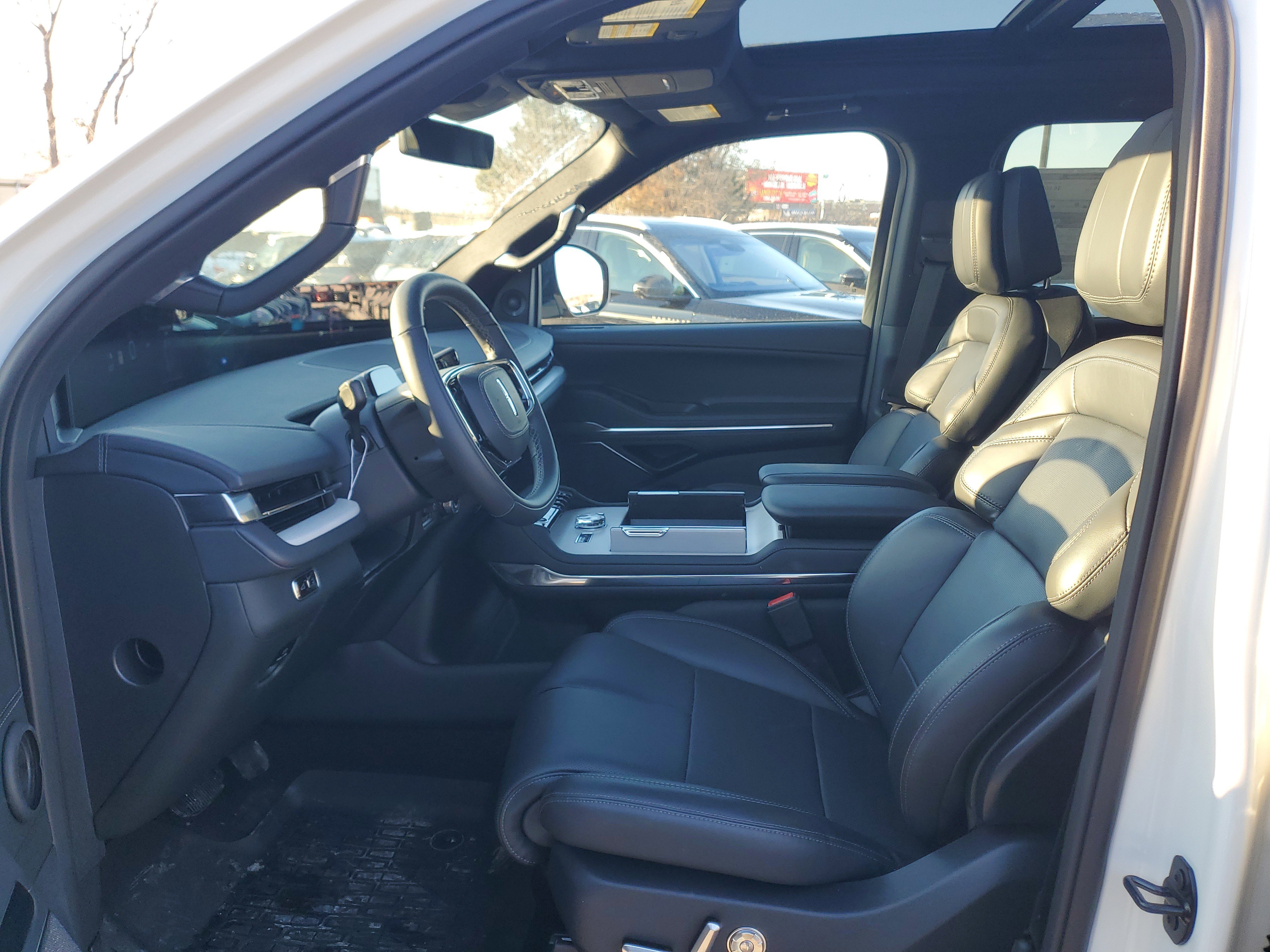 New 2025 Lincoln Navigator L Reserve w/ Jet Appearance Package image 12