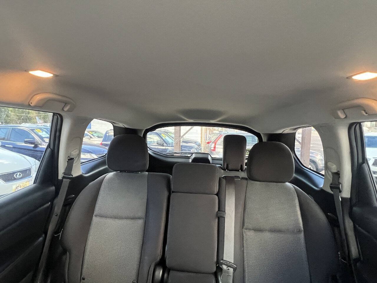 Used 2019 Nissan Pathfinder SV AWD/4WD image 16