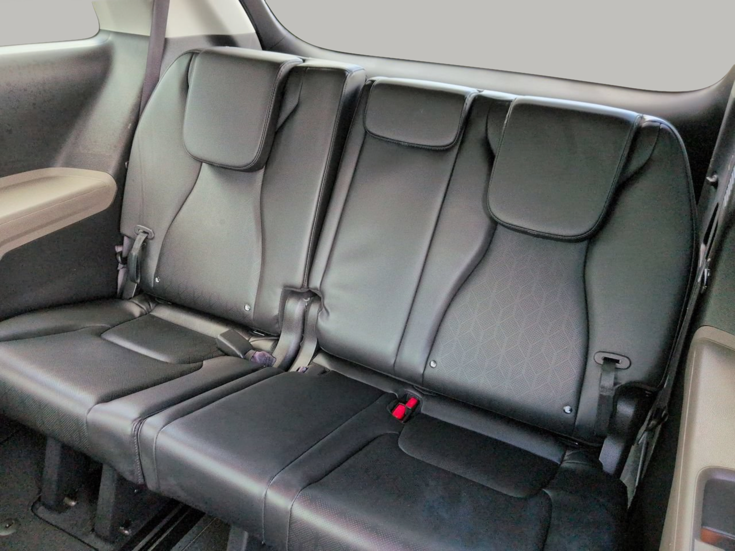 Used 2025 Kia Carnival FWD image 18