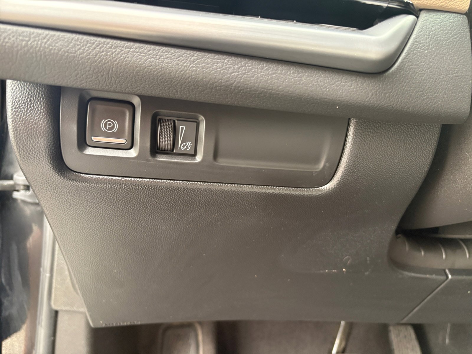 Used 2024 Cadillac XT4 Luxury w/ LPO, Floor Liner Package FWD image 21