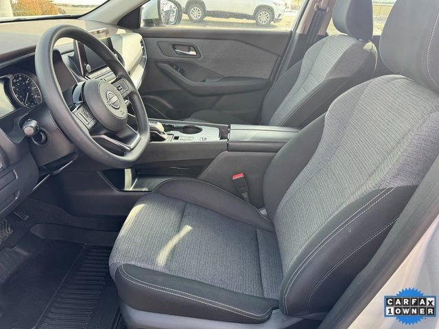 Used 2023 Nissan Rogue SV image 2