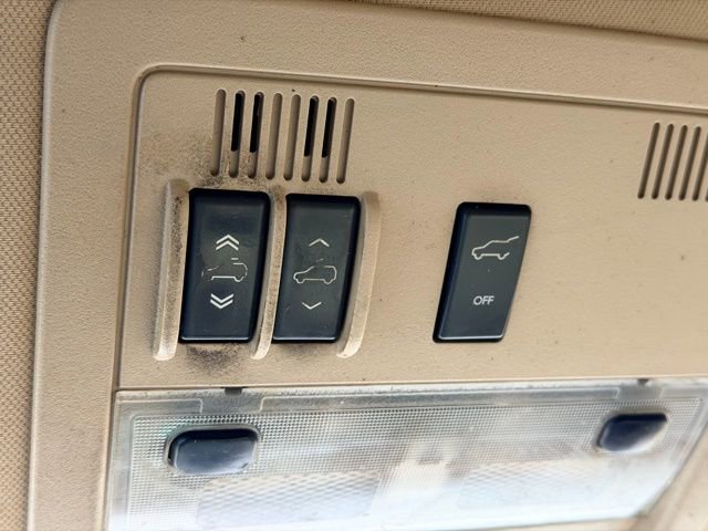 Used 2011 Chevrolet Suburban LTZ image 13