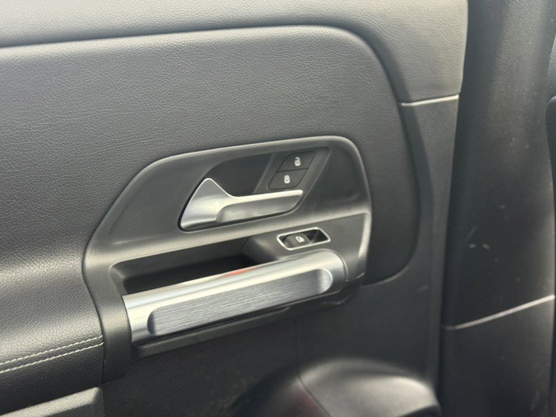 Used 2022 Mercedes-Benz GLB 250 4MATIC image 27