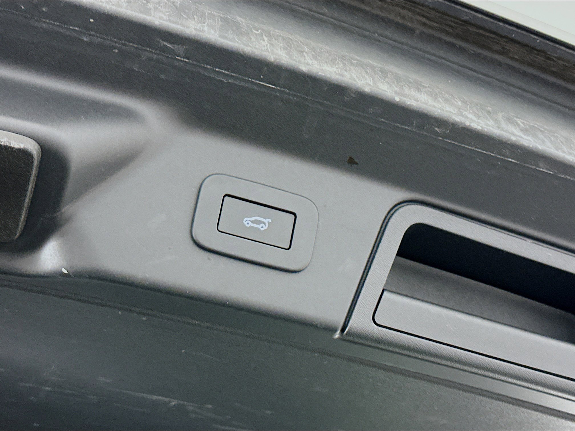 Used 2024 Land Rover Range Rover Velar S image 32