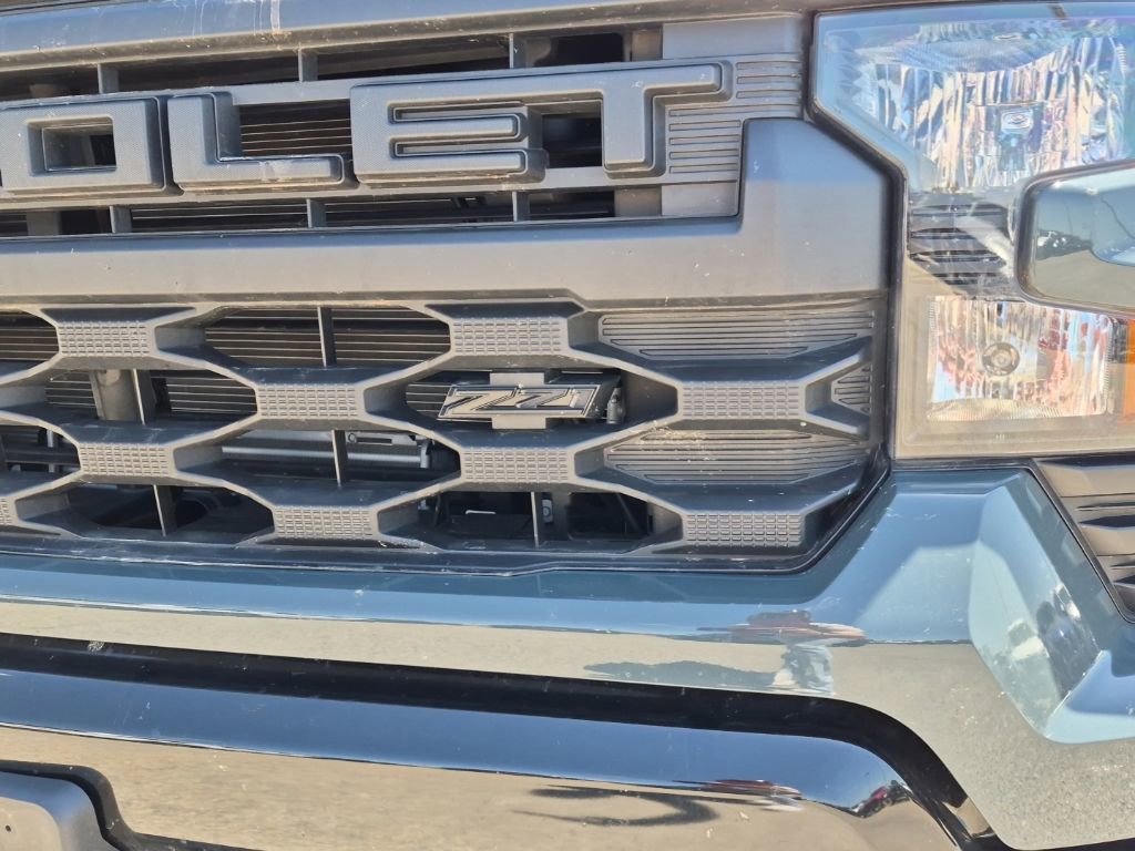 Used 2025 Chevrolet Silverado 1500 Custom Trail Boss w/ Dark Appearance Package AWD/4WD image 7